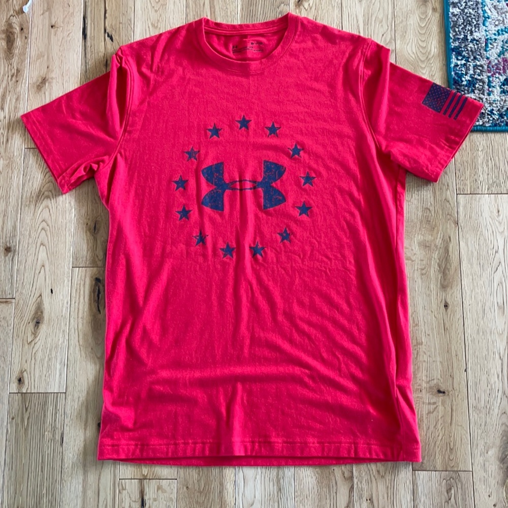 Under Armour Men’s small tee